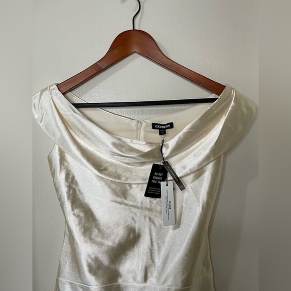NWT Express Ivory Satin Off The Shoulder Thong Bodysuit - Picture 4 of 6